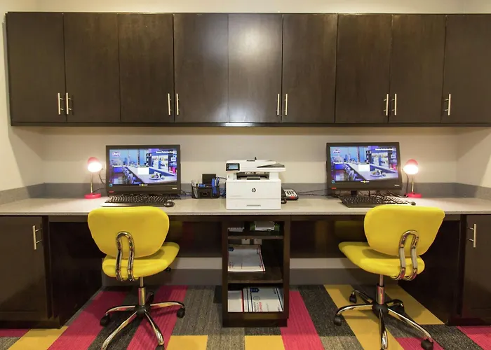 Hampton Inn Mustang