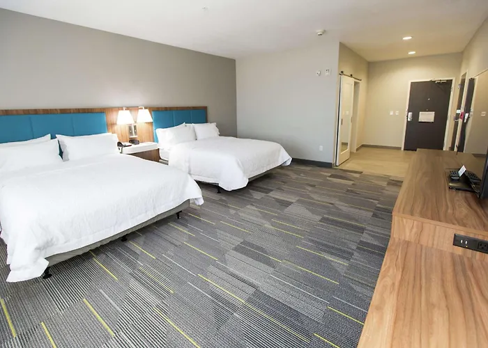 Hampton Inn Mustang